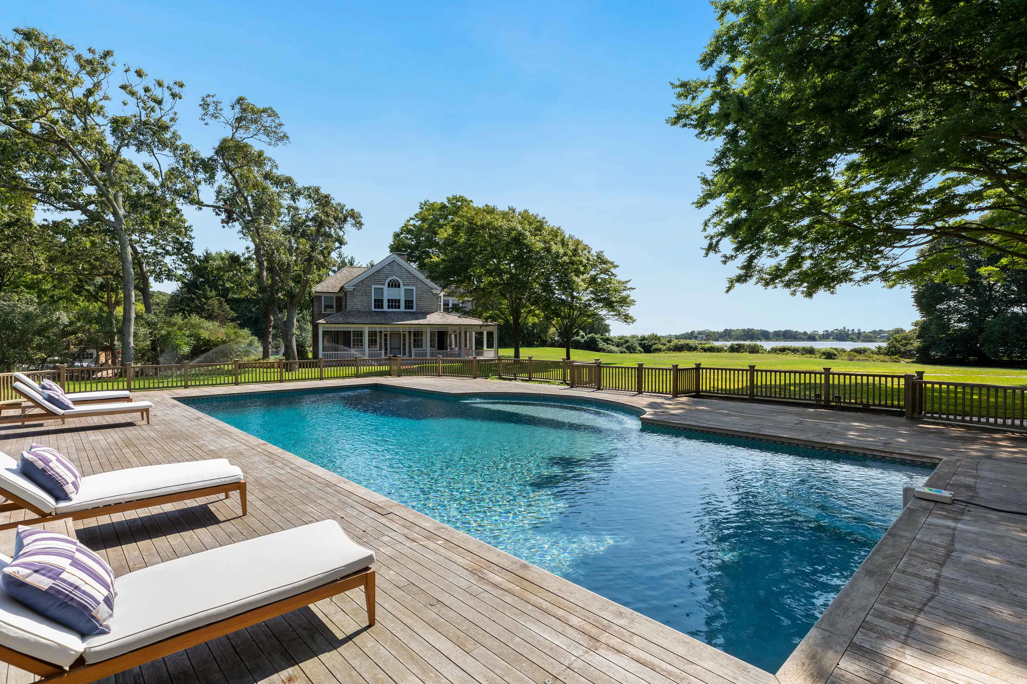 Meridith-Baer-Home-Home-Hamptons-Estate-Transitional-Briar-Patch-Outdoor